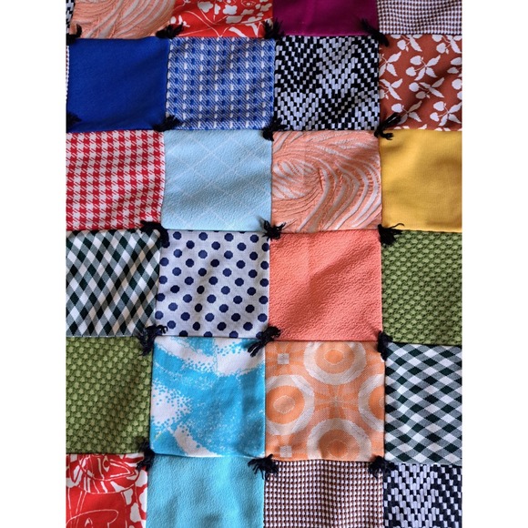 VINTAGE HANDMADE PATCHWORK QUILT 76 X 66 - Picture 6 of 9